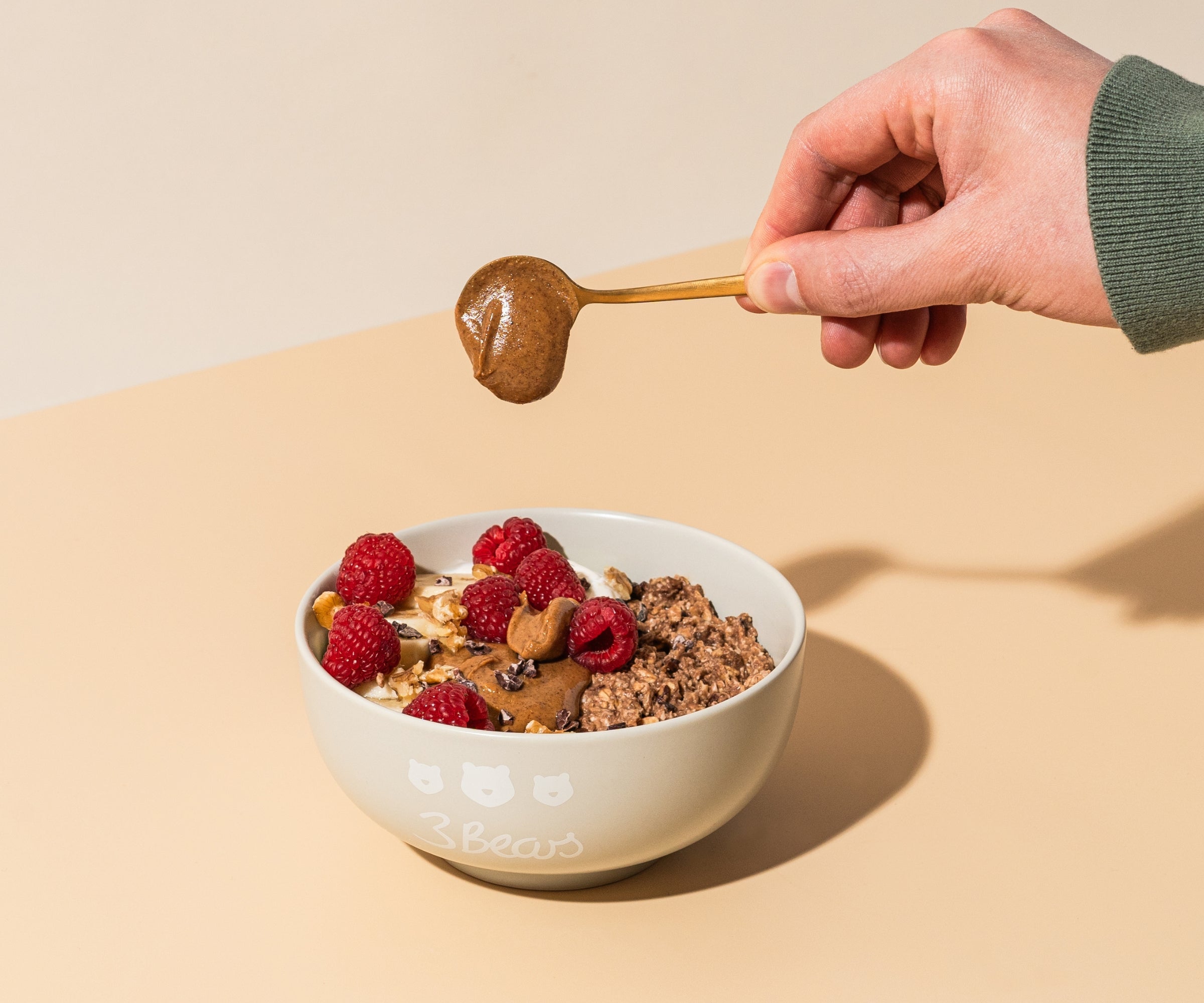 3bears-porridge-feiner-kakao-hafer-porridge-mit-datteln-kakaonibs image 6