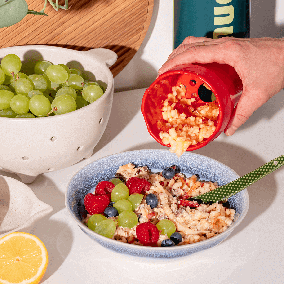 mymuesli-apfelreibe-m-sli-zubeh-r-mit-saftauffang-und-fingerschutz image 6