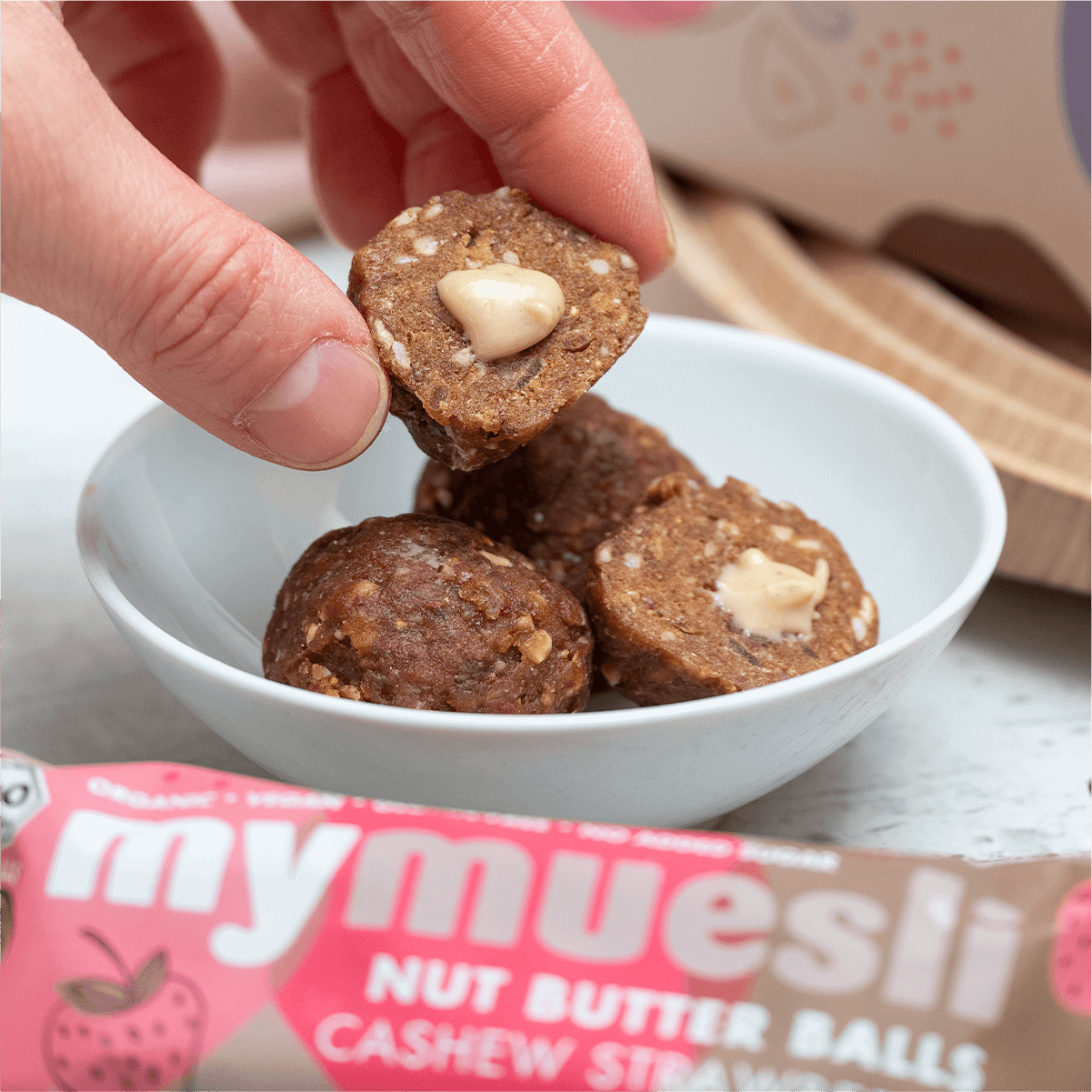 mymuesli-nut-butter-balls-cashew-strawberry-7x3er-pack image 2