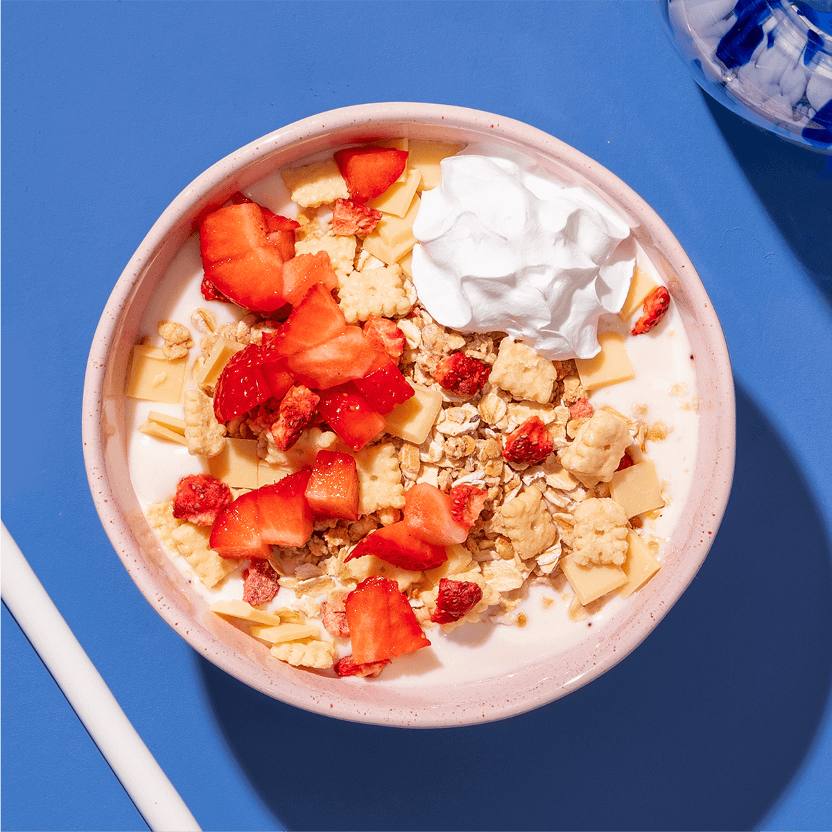 mymuesli-strawberry-cheesecake-portionsbecher-8er-pack-bio-hafer-crunchy-mit-erd image 2